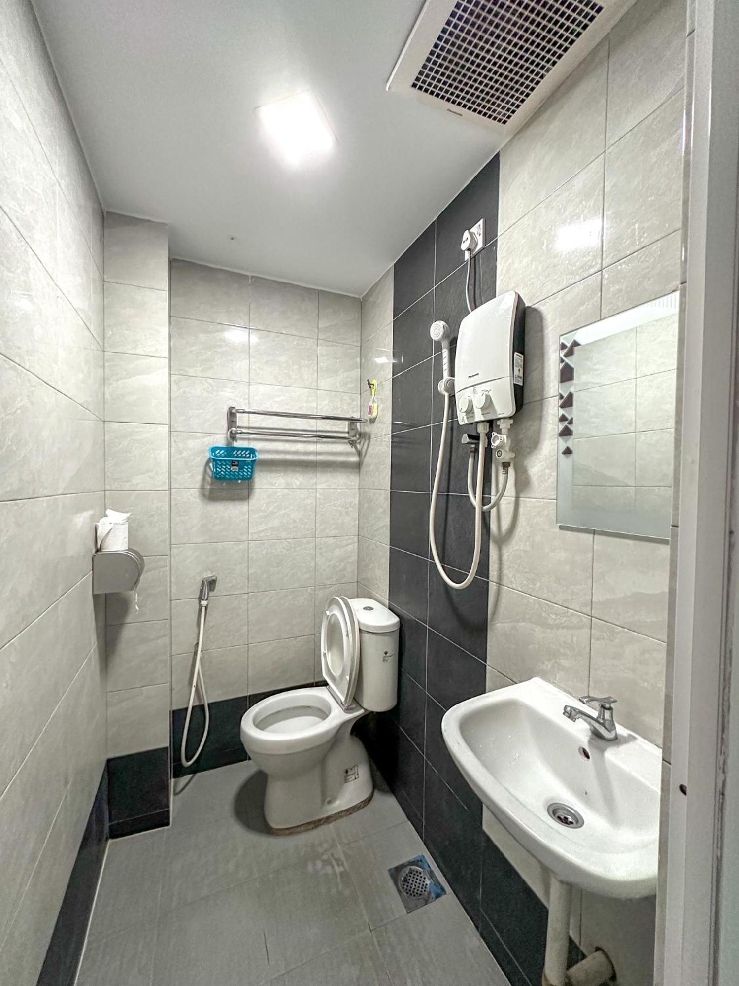 G Star Hotel Pantai Remis Bagian luar foto