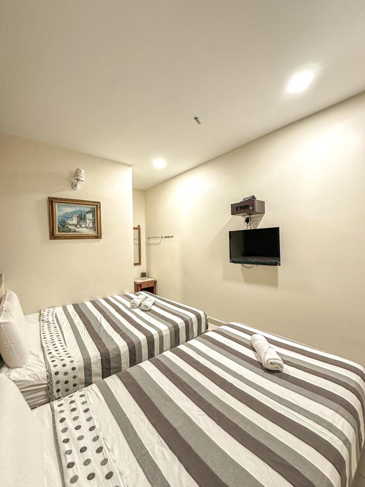 G Star Hotel Pantai Remis Bagian luar foto