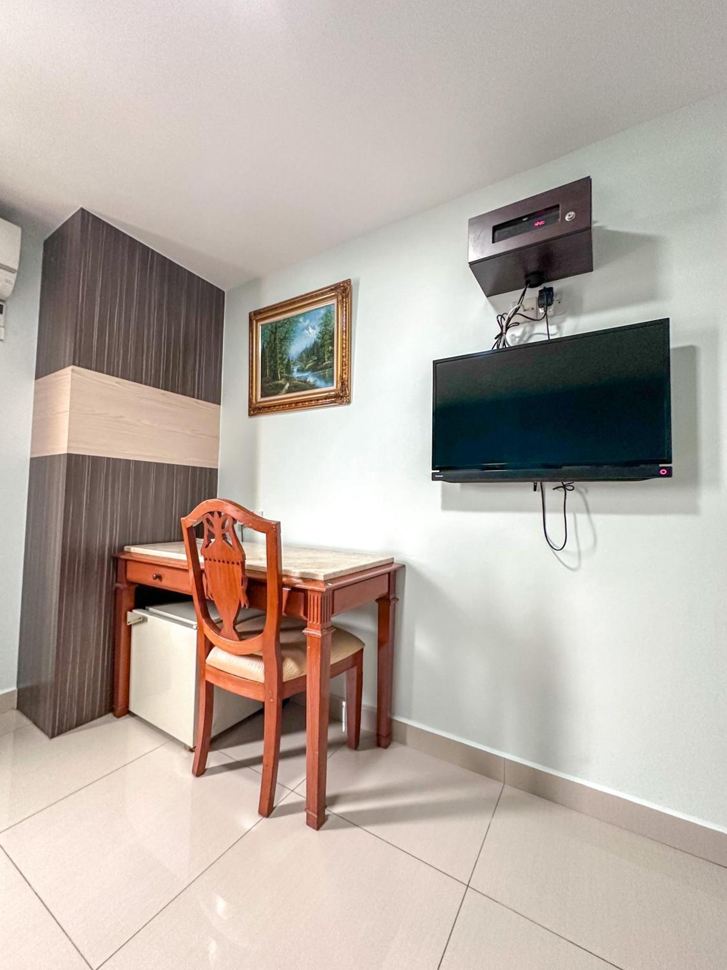 G Star Hotel Pantai Remis Bagian luar foto